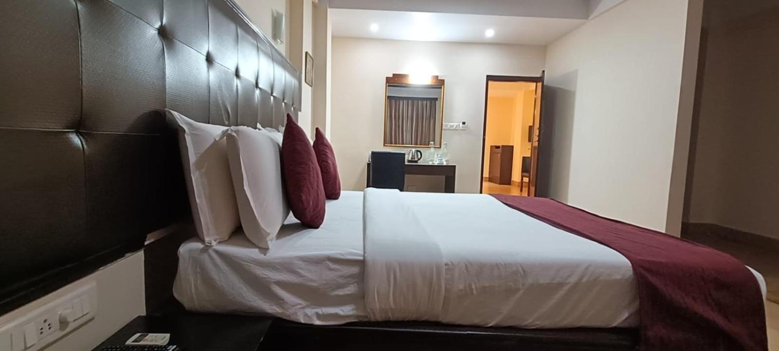 Polo Tura Hotel Extérieur photo
