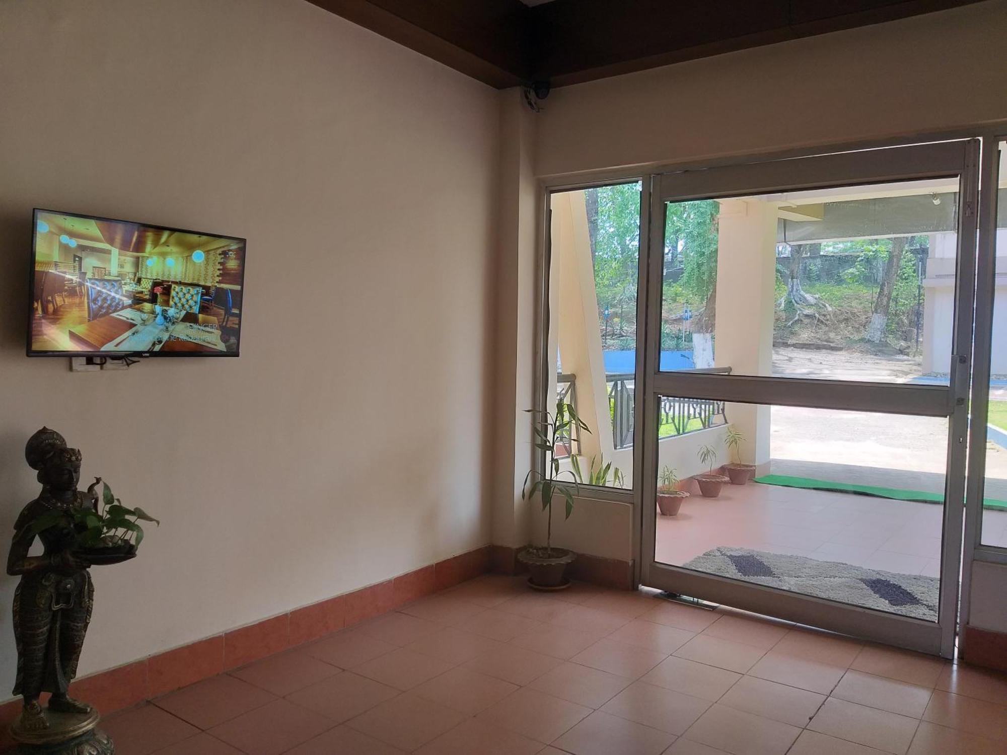 Polo Tura Hotel Extérieur photo