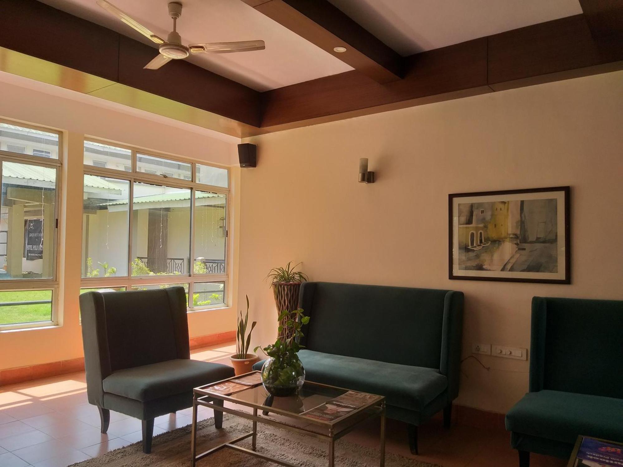Polo Tura Hotel Extérieur photo