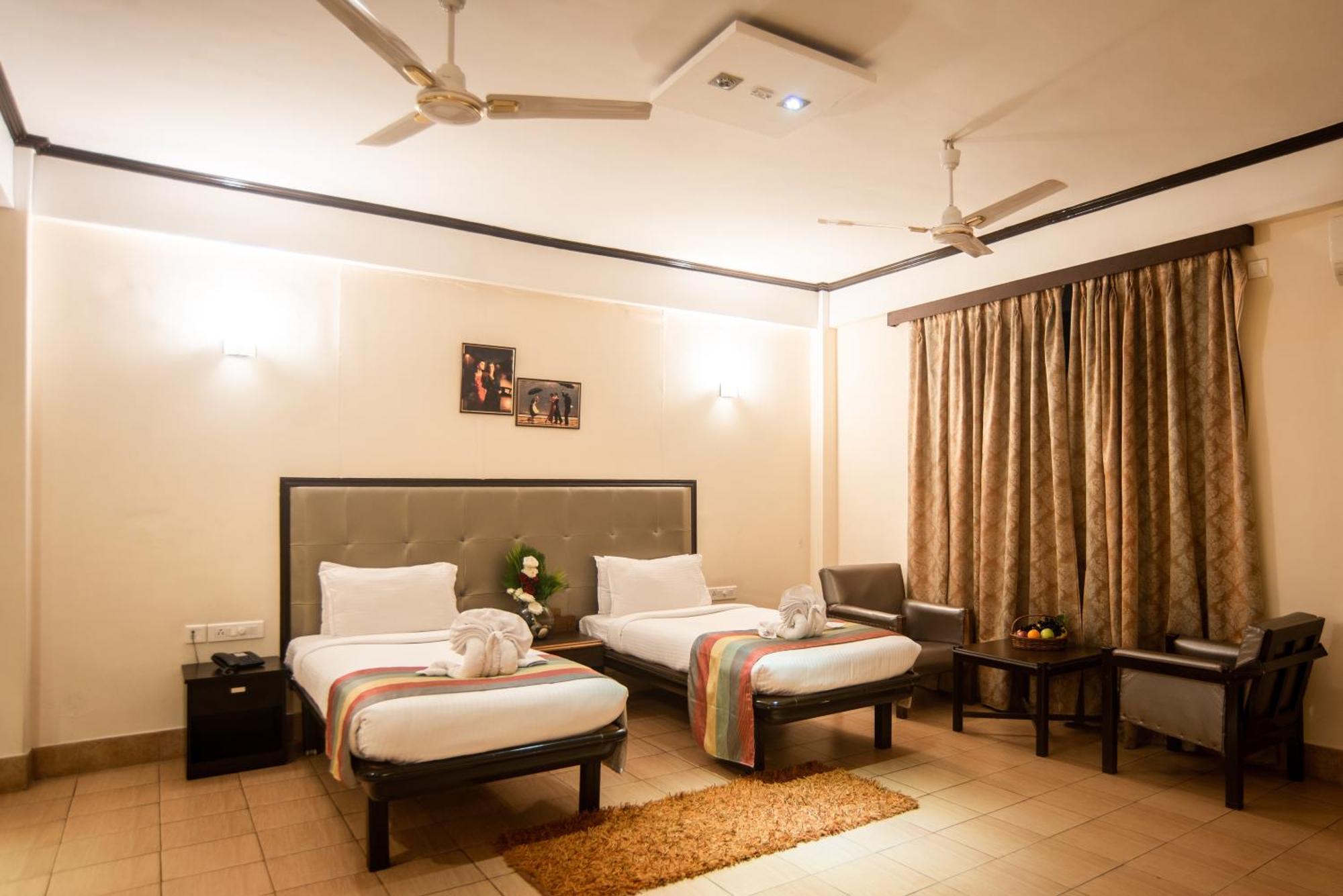 Polo Tura Hotel Extérieur photo
