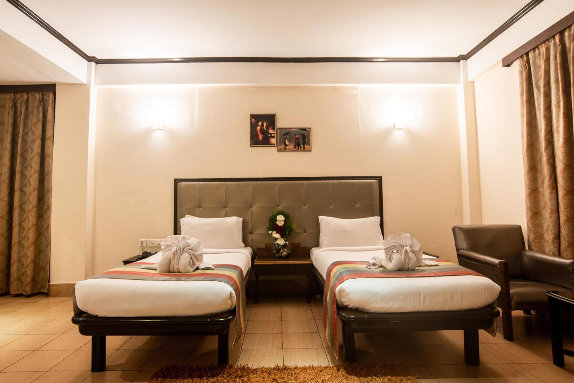 Polo Tura Hotel Extérieur photo