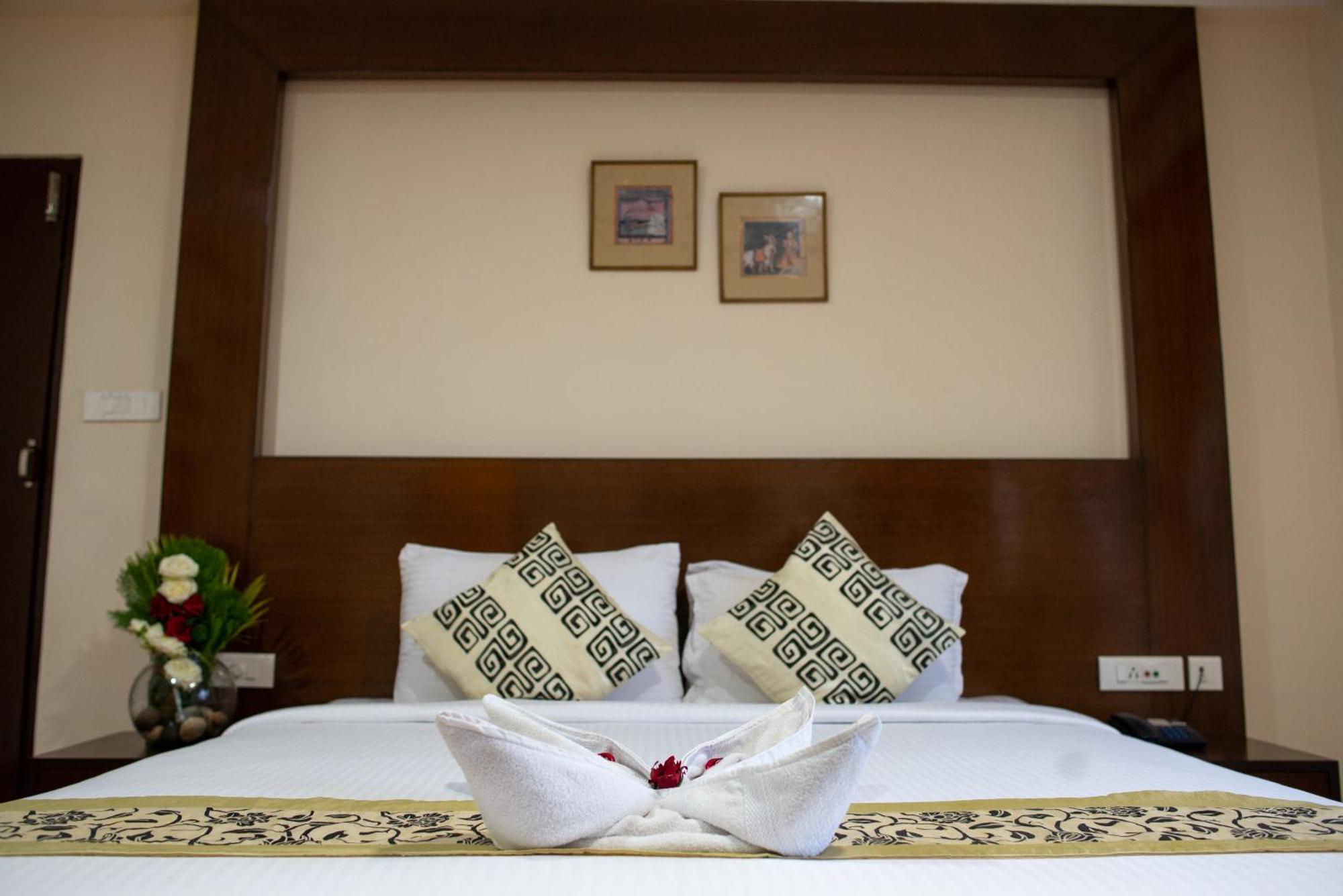 Polo Tura Hotel Extérieur photo
