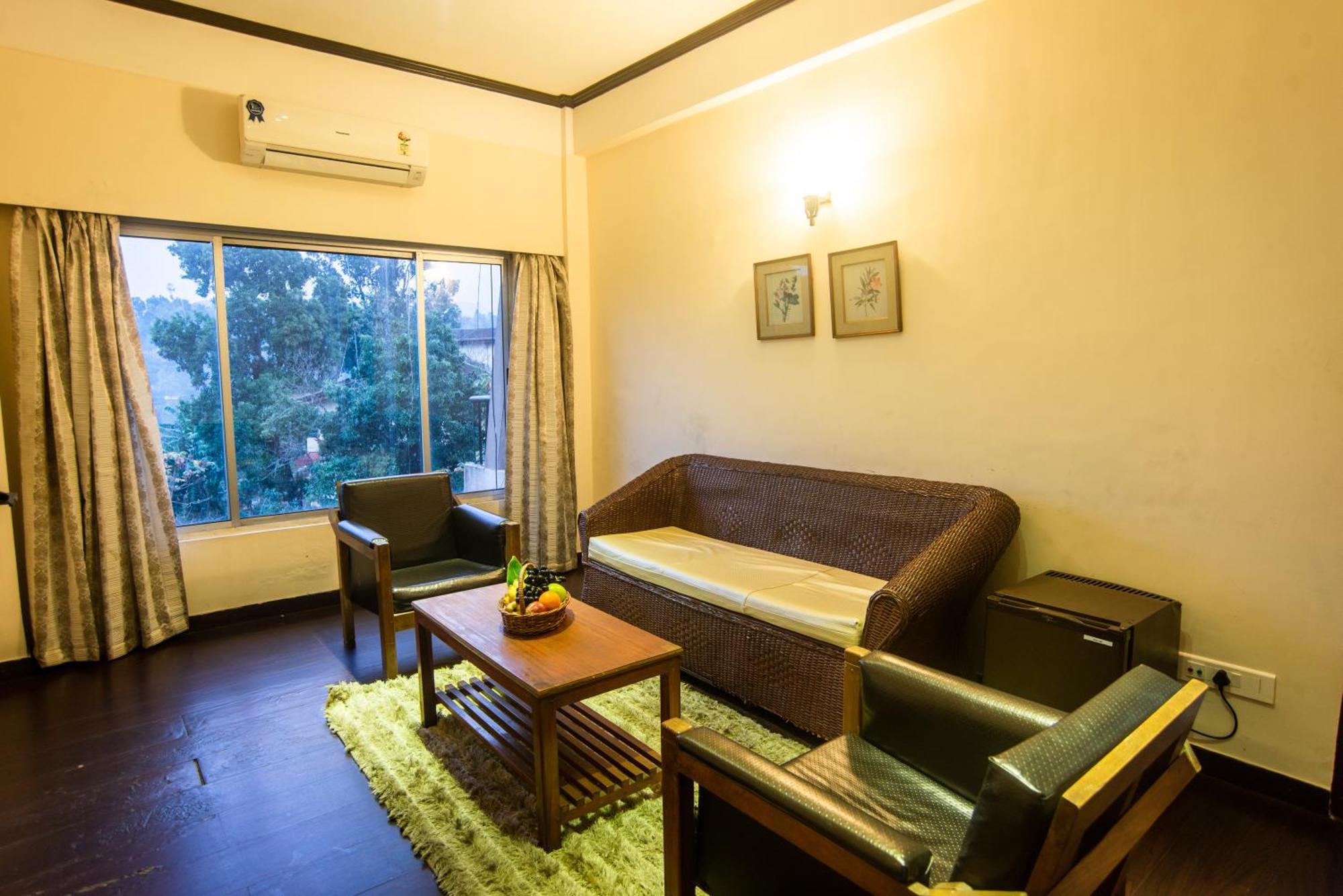 Polo Tura Hotel Extérieur photo