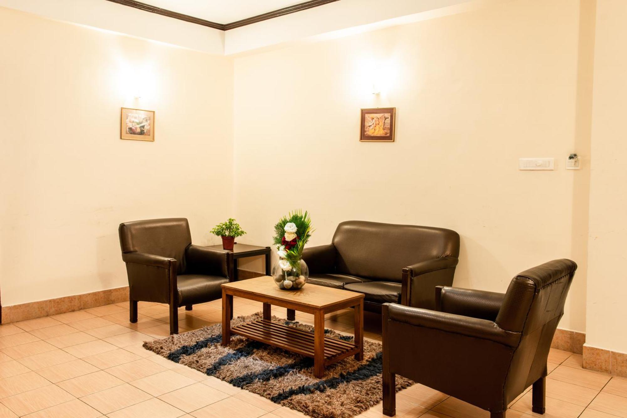 Polo Tura Hotel Extérieur photo