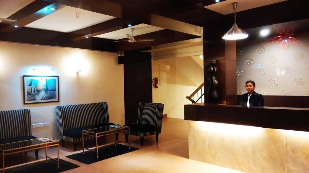 Polo Tura Hotel Extérieur photo