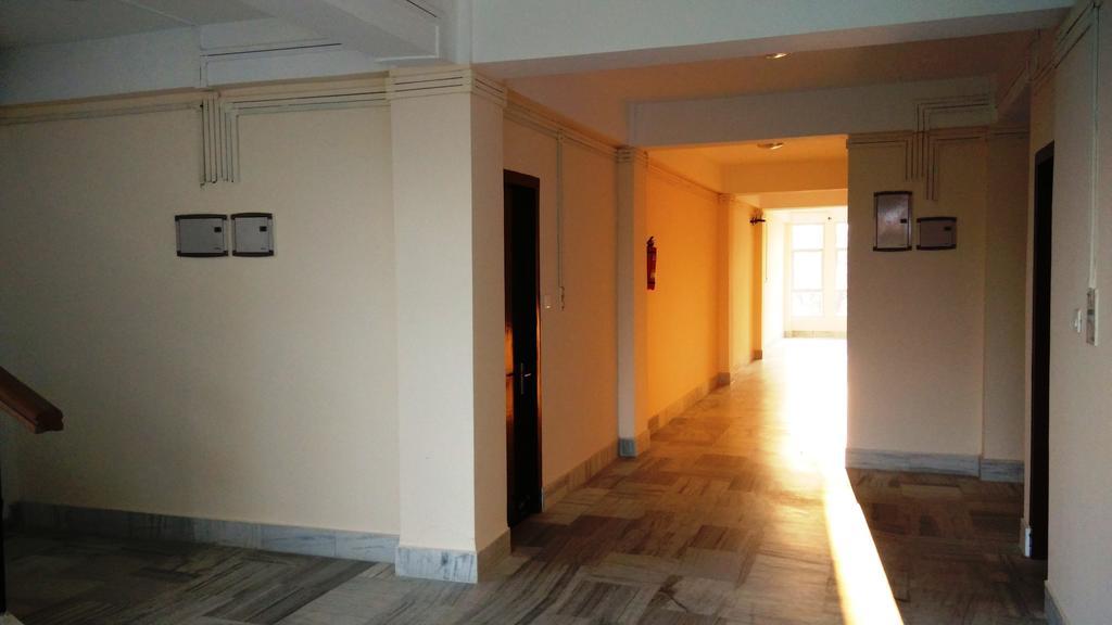 Polo Tura Hotel Extérieur photo
