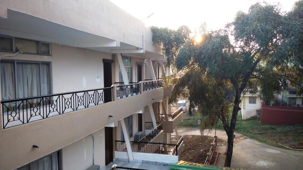 Polo Tura Hotel Extérieur photo