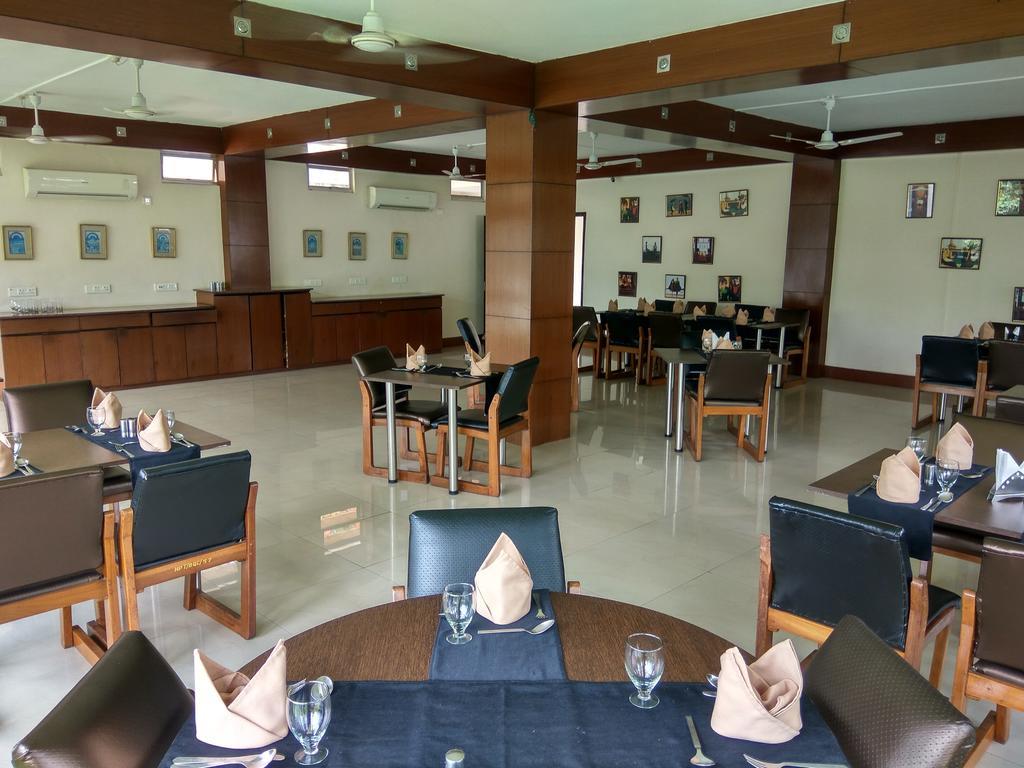 Polo Tura Hotel Extérieur photo